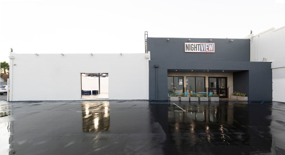 10824 Burbank Blvd, North Hollywood, CA for lease - Building Photo - Image 1 of 33
