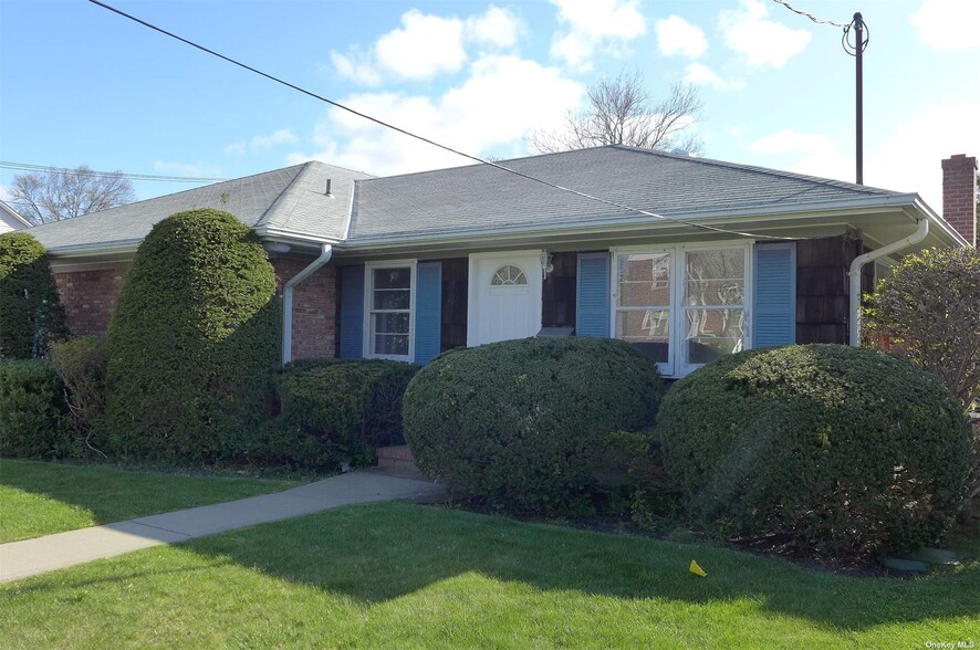 193 Blue Point Ave, Blue Point, NY for sale - Building Photo - Image 1 of 1