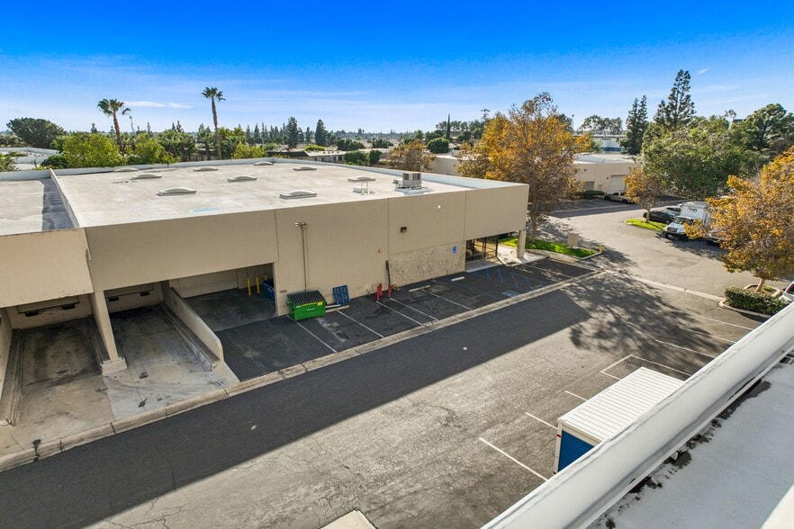 350 E Crowther Ave, Placentia, CA for lease - Building Photo - Image 3 of 7