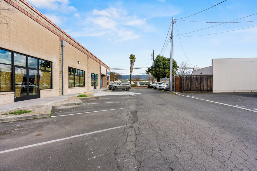 728 S State St, Ukiah, CA for lease - Building Photo - Image 3 of 6