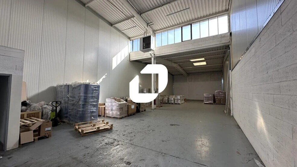 15 Rue Des Frères Eberts, Strasbourg for lease - Interior Photo - Image 2 of 9