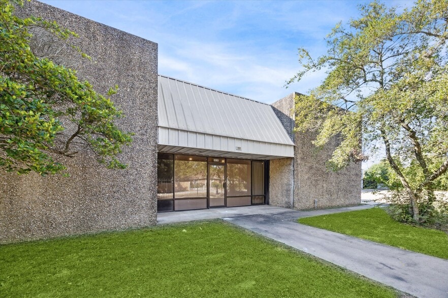 10131 Alfred Ln, Houston, TX for sale - Building Photo - Image 2 of 12