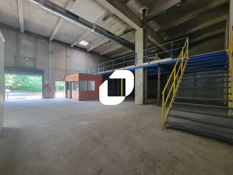 Flex in Évry-Courcouronnes for lease - Interior Photo - Image 2 of 10