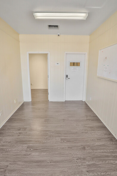 130 W Rhapsody Dr, San Antonio, TX for lease - Interior Photo - Image 3 of 22