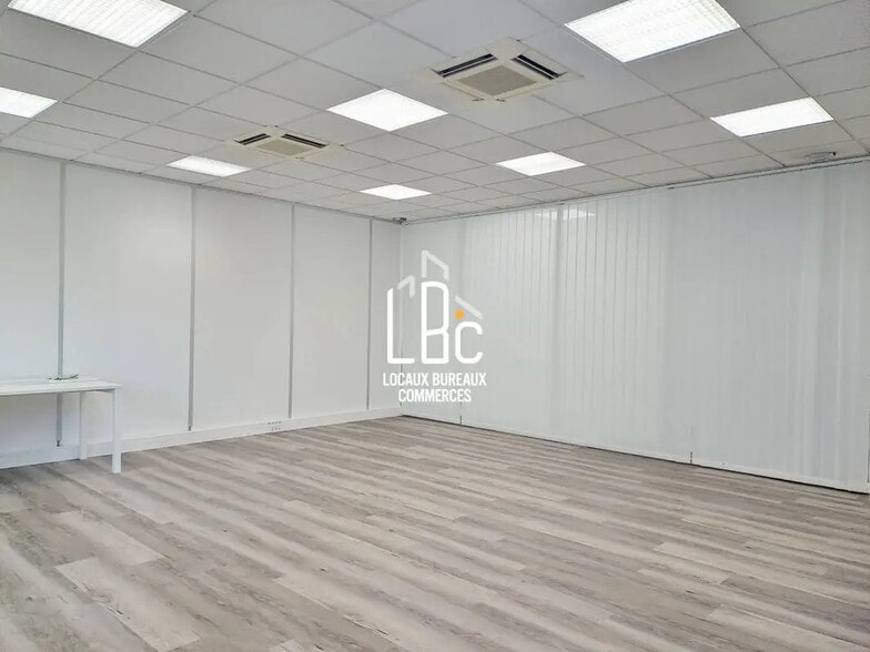 Rue De La Vrière, La Chapelle-sur-Erdre for sale - Interior Photo - Image 2 of 7