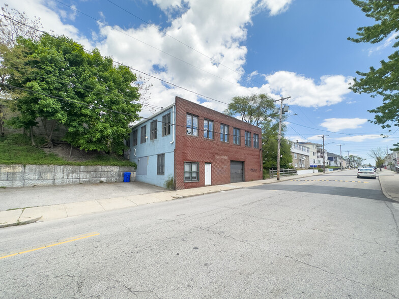 325 Illinois St, Central Falls, RI for sale - Building Photo - Image 2 of 27