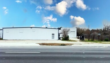 4804 N Main St, Taylor, TX for lease Building Photo- Image 2 of 6