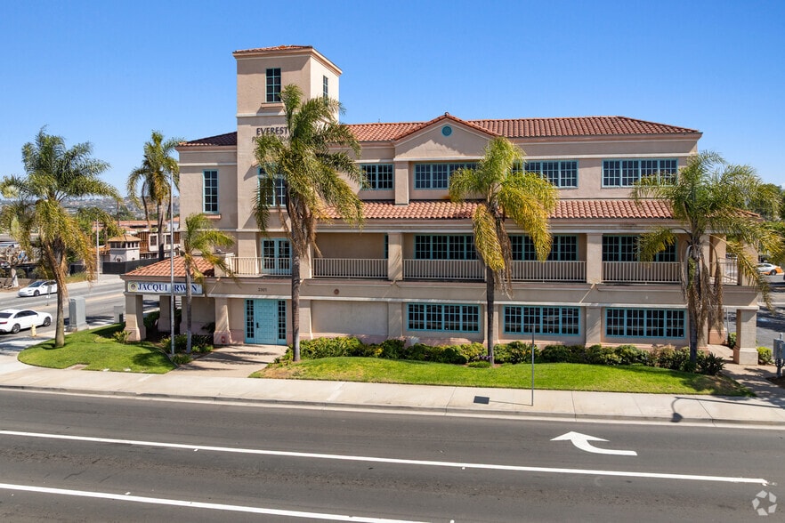 2301 E Daily Dr, Camarillo, CA for lease - Building Photo - Image 2 of 8