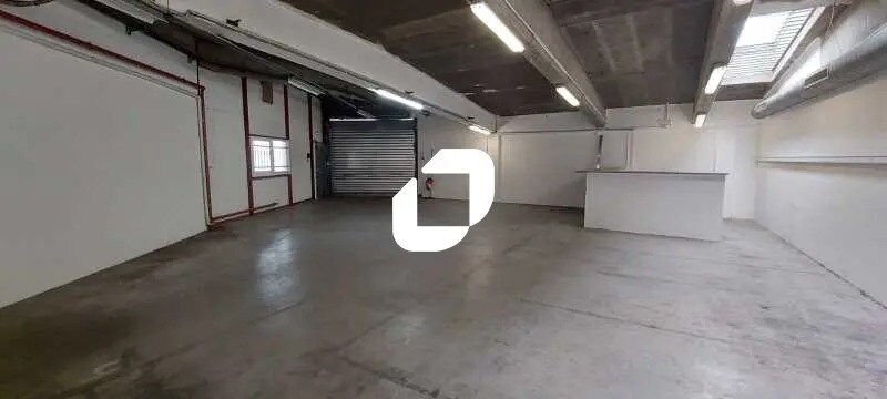 Flex in Aubervilliers for lease - Interior Photo - Image 3 of 12