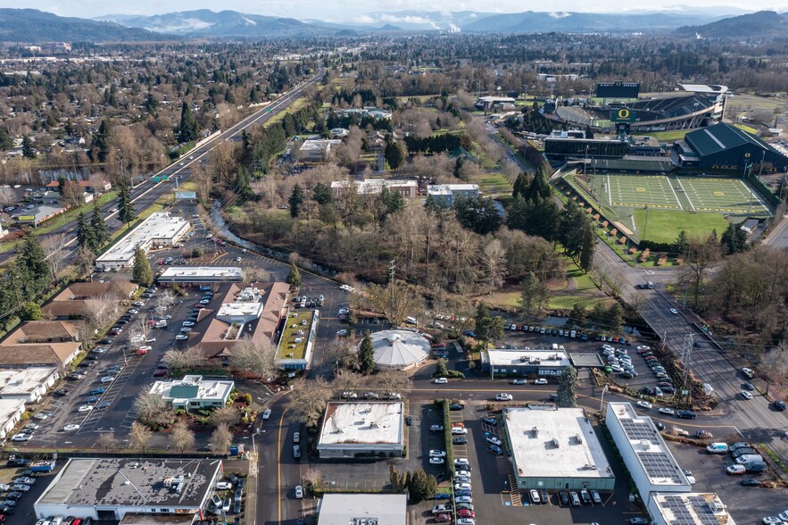 74B Centennial Loop, Eugene, OR for lease - Building Photo - Image 3 of 9