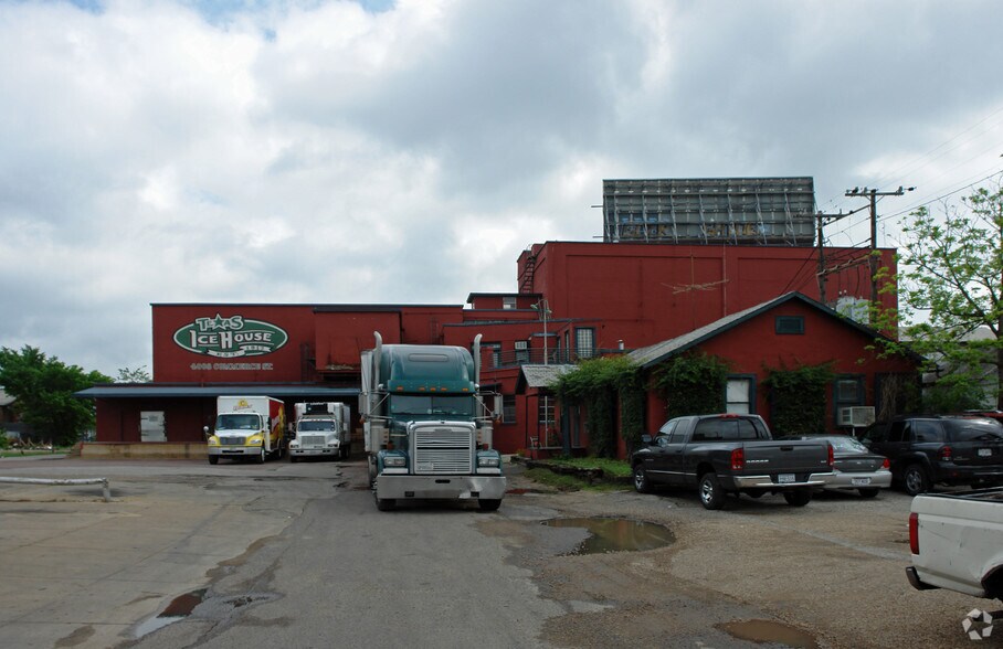 4008 Commerce St, Dallas, TX for lease - Building Photo - Image 2 of 5