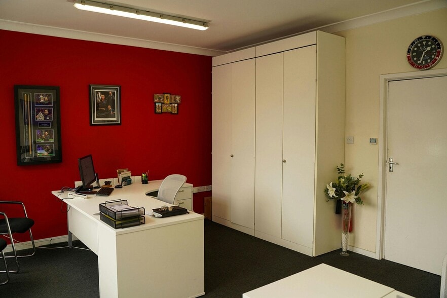 1 Lowbrook Ln, Solihull for sale - Building Photo - Image 3 of 15