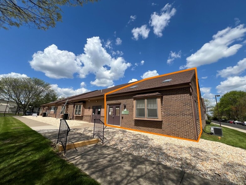 1609 Woodbourne Rd, Levittown, PA for sale - Building Photo - Image 2 of 8