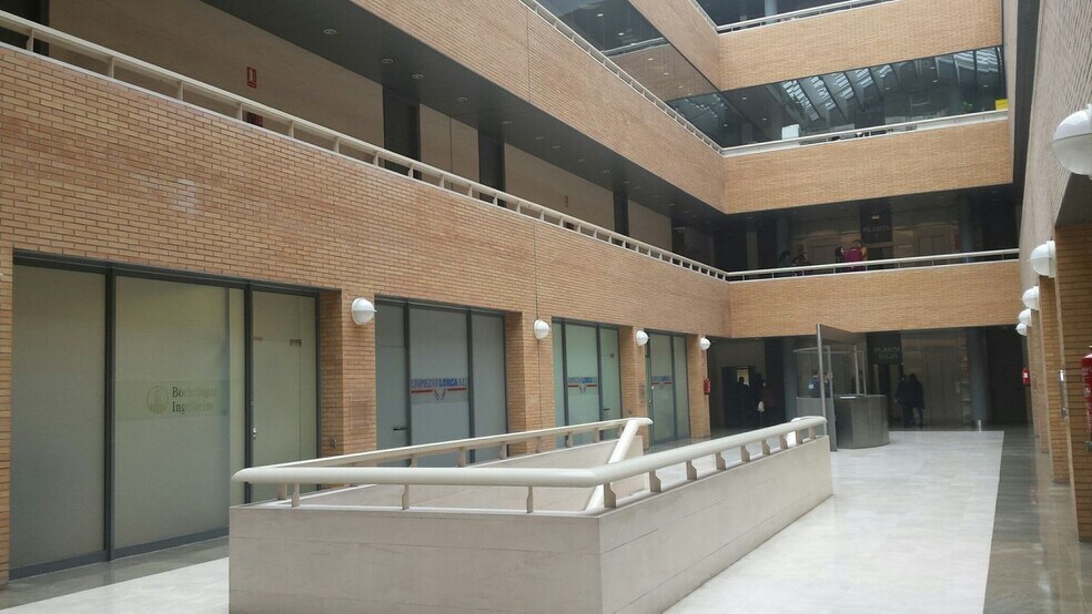 Office in SEVILLA for lease - Building Photo - Image 3 of 12