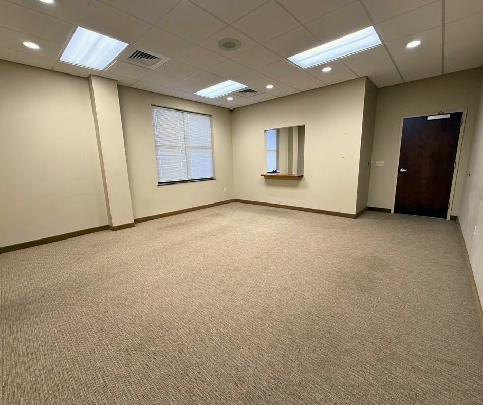 1598 Westbrook Plaza Dr, Winston-Salem, NC for lease Interior Photo- Image 1 of 11