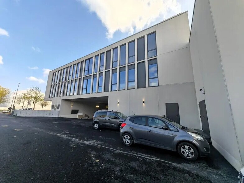 Industrial in Noisy-le-Grand for lease - Building Photo - Image 3 of 13
