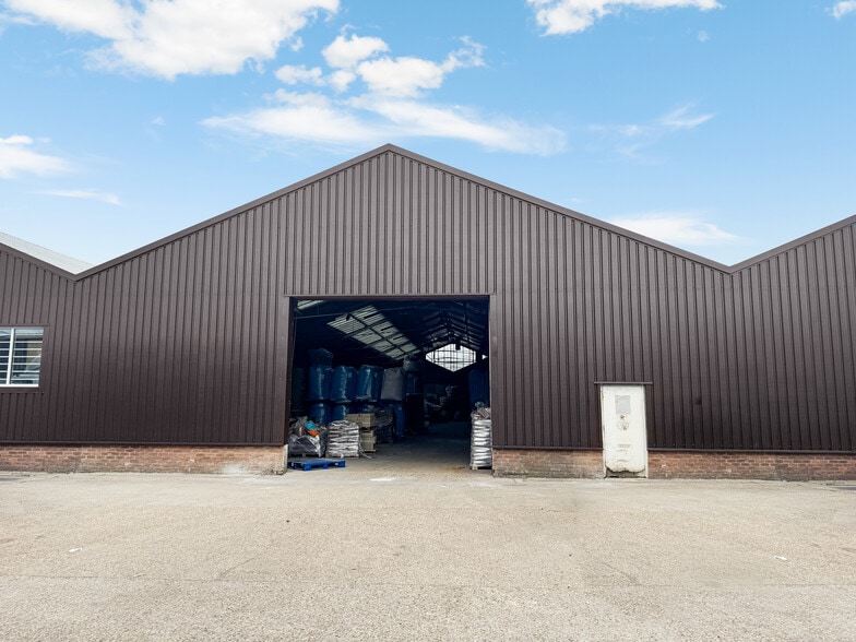 62-70 Fowler Rd, Ilford for lease - Building Photo - Image 2 of 6