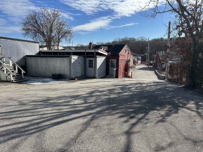 879 W Jericho Tpke, Smithtown, NY for lease - Building Photo - Image 2 of 20