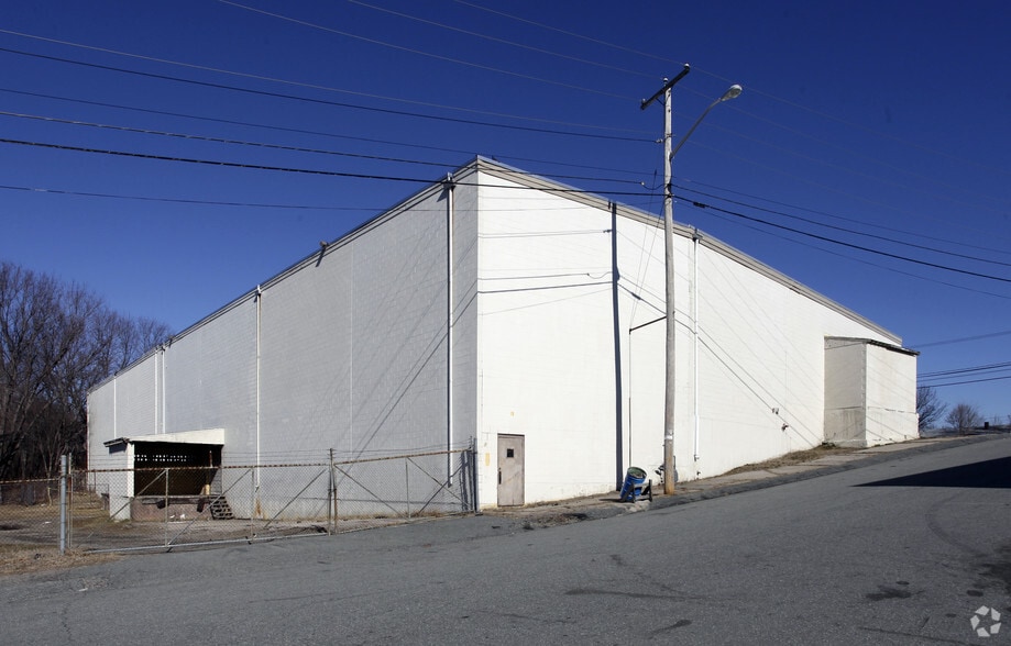 833 Dyer Ave, Cranston, RI for sale - Building Photo - Image 1 of 1