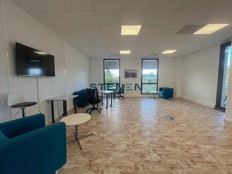 Office in Aix-en-Provence for lease - Interior Photo - Image 3 of 6