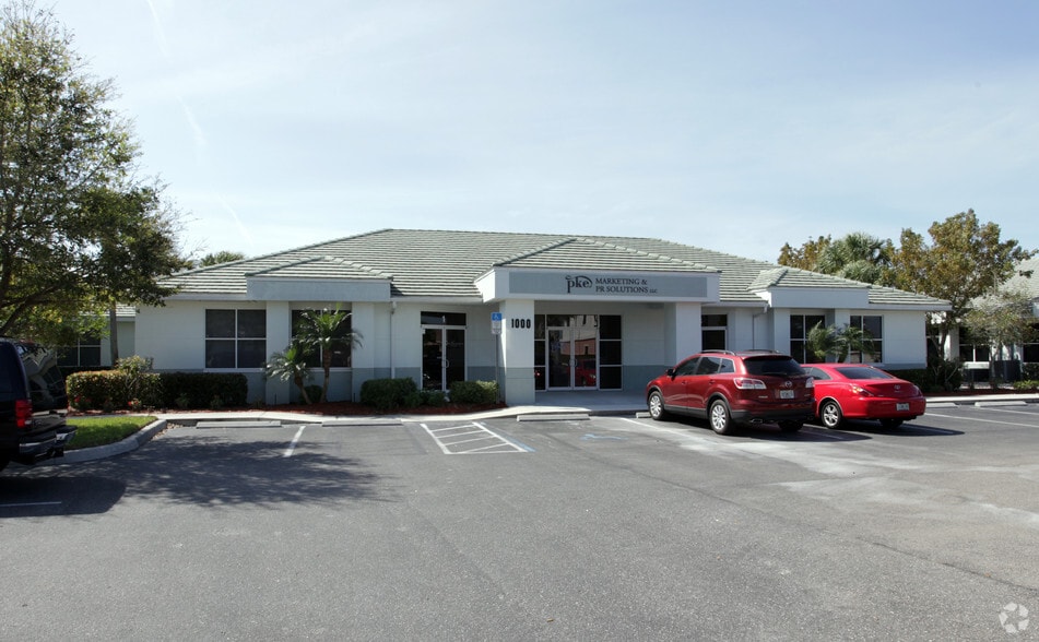 6150 Diamond Centre Ct, Fort Myers, FL for sale - Primary Photo - Image 1 of 6