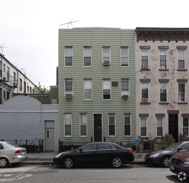 726 Metropolitan Ave, Brooklyn, NY for sale - Building Photo - Image 2 of 2