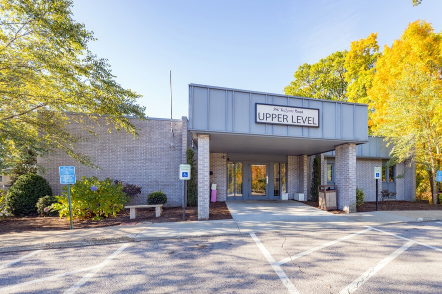 390 Toll Gate Rd, Warwick, RI for sale - Building Photo - Image 2 of 10