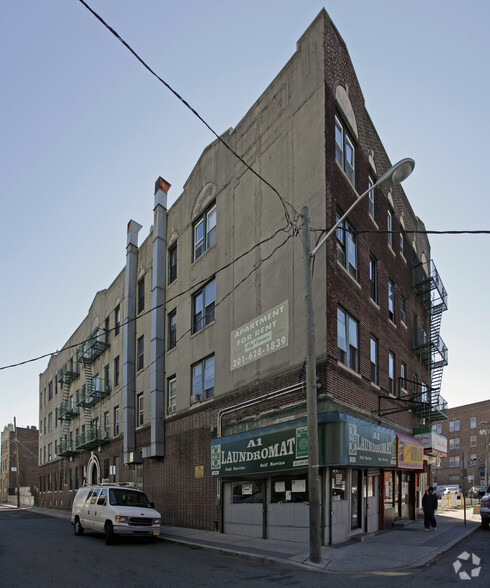 364 Summit Ave, Jersey City, NJ for lease - Building Photo - Image 2 of 2