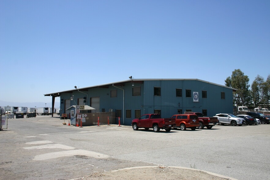 13831 Slover Ave, Fontana, CA for lease - Building Photo - Image 2 of 2