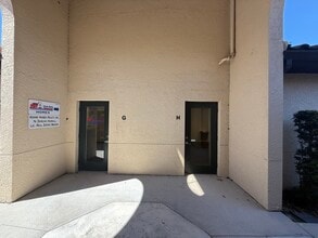 421 Commercial Ct, Venice, FL for lease Building Photo- Image 2 of 16