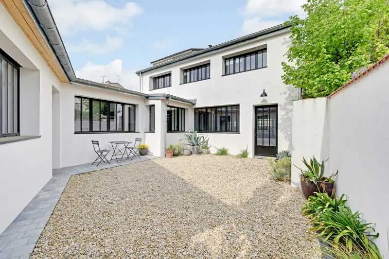 Flex in Arcueil for sale - Building Photo - Image 2 of 14