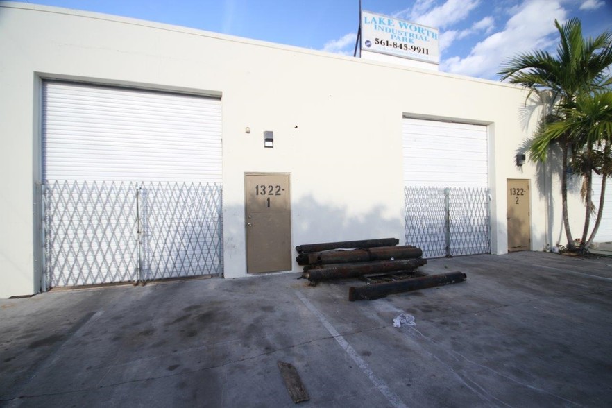 702 14th Ave S, Lake Worth, FL for lease - Building Photo - Image 3 of 7