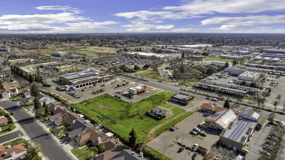 1495 Herndon Ave, Clovis, CA for sale - Building Photo - Image 1 of 1