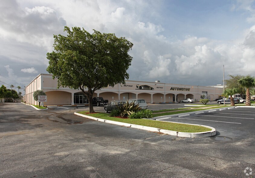 2391 Barack Obama Hwy, Riviera Beach, FL for lease - Primary Photo - Image 1 of 12