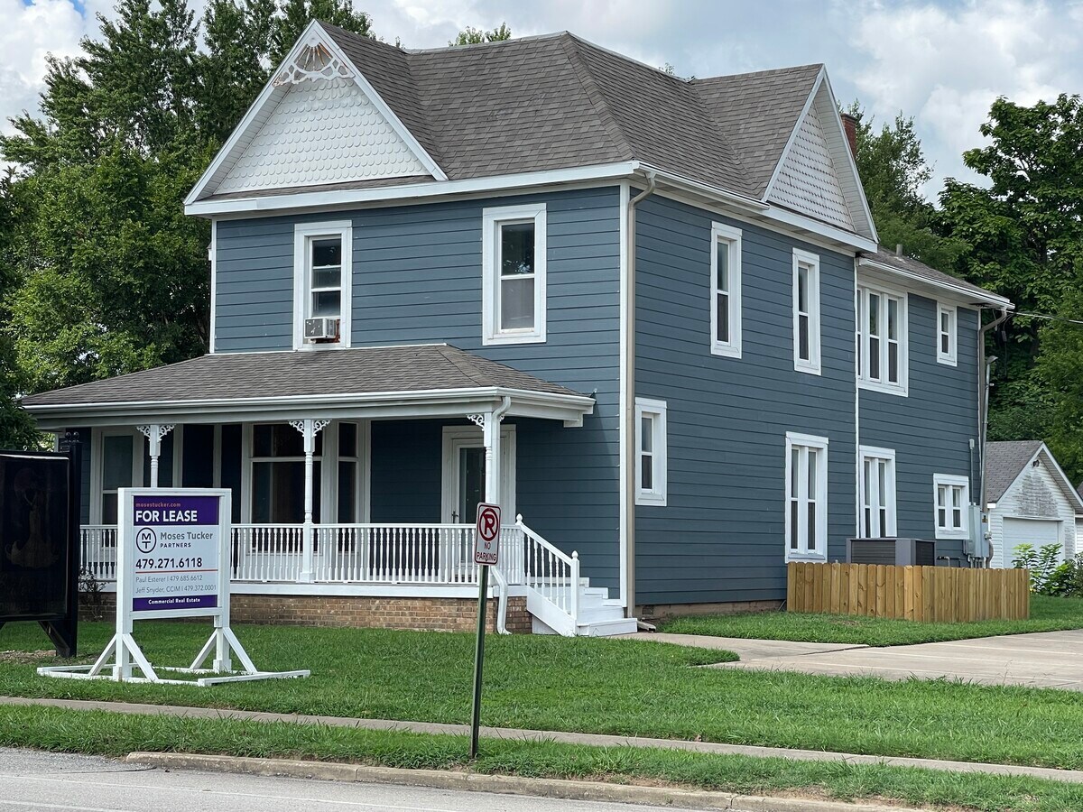 414 S St, Springdale, AR 72764