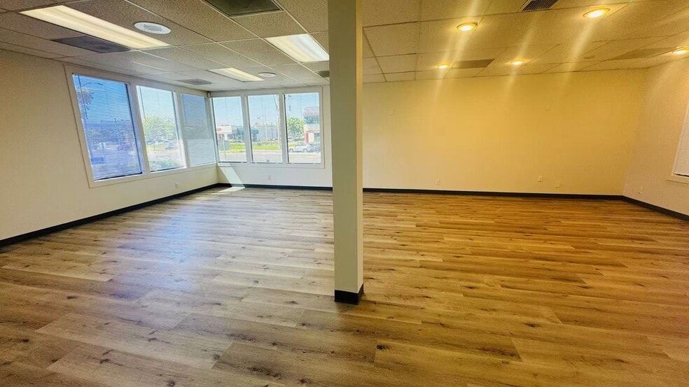 14471 Chambers Rd, Tustin, CA for lease - Building Photo - Image 3 of 17
