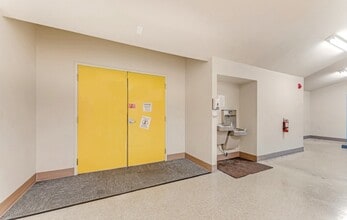 3100 S Ridgewood Ave, South Daytona, FL for lease Interior Photo- Image 2 of 11