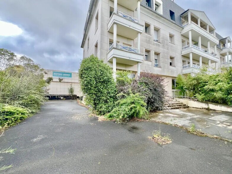 Flex in Saint-Maur-des-Fossés for sale - Building Photo - Image 1 of 7