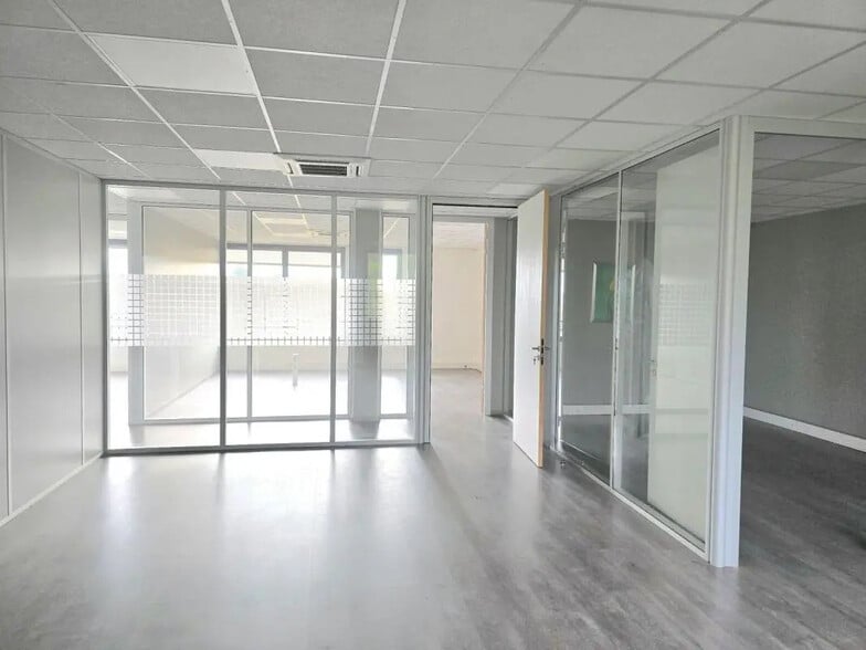 35 Chemin Des Aulnes, Dardilly for sale - Interior Photo - Image 3 of 8