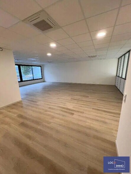 Office in Mérignac for lease - Building Photo - Image 1 of 6