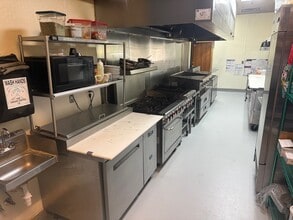 1031-1055 Station Dr, Oswego, IL for lease Interior Photo- Image 2 of 6