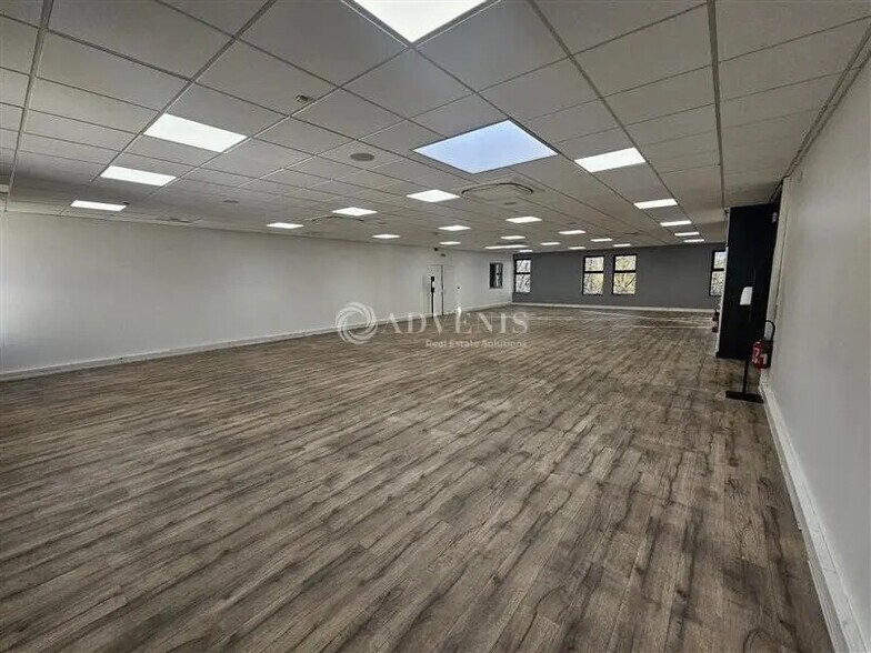 Office in Champigny-sur-Marne for lease - Interior Photo - Image 2 of 7