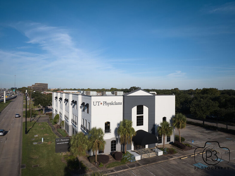 15035 Southwest Fwy, Sugar Land, TX for lease - Building Photo - Image 3 of 3