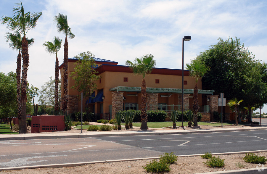 920 S Gilbert Rd, Gilbert, AZ for lease - Building Photo - Image 2 of 8