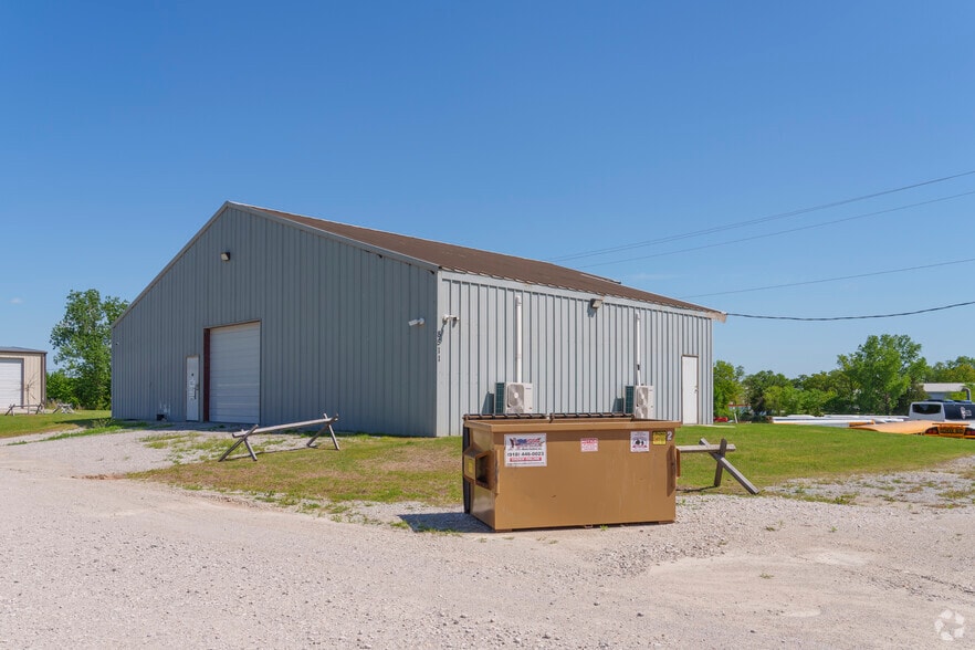 8511 S Regency Dr, Tulsa, OK for sale - Primary Photo - Image 1 of 30