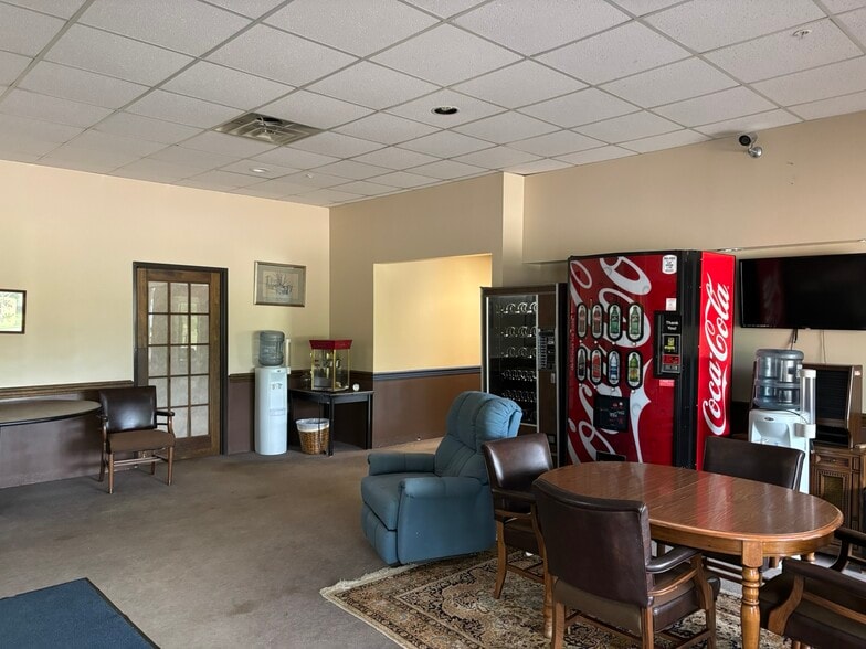 95 Teletech Dr, Moundsville, WV for lease - Building Photo - Image 3 of 11