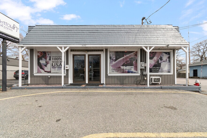 1692 Warwick Ave, Warwick, RI for sale - Building Photo - Image 1 of 1