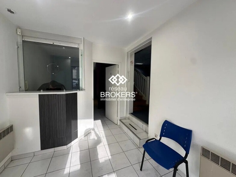 Flex in Villiers-le-Bel for lease - Interior Photo - Image 2 of 3