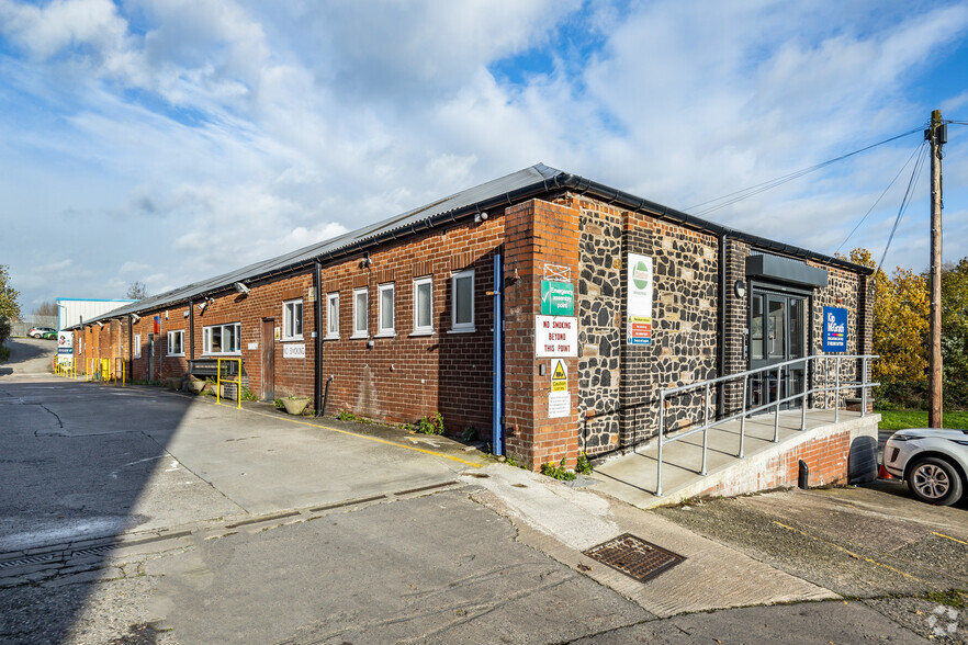 Worsley Brow, St Helens for lease - Primary Photo - Image 1 of 4