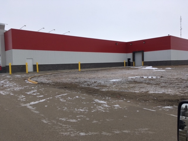 137 King St, Estevan, SK for lease - Building Photo - Image 2 of 3